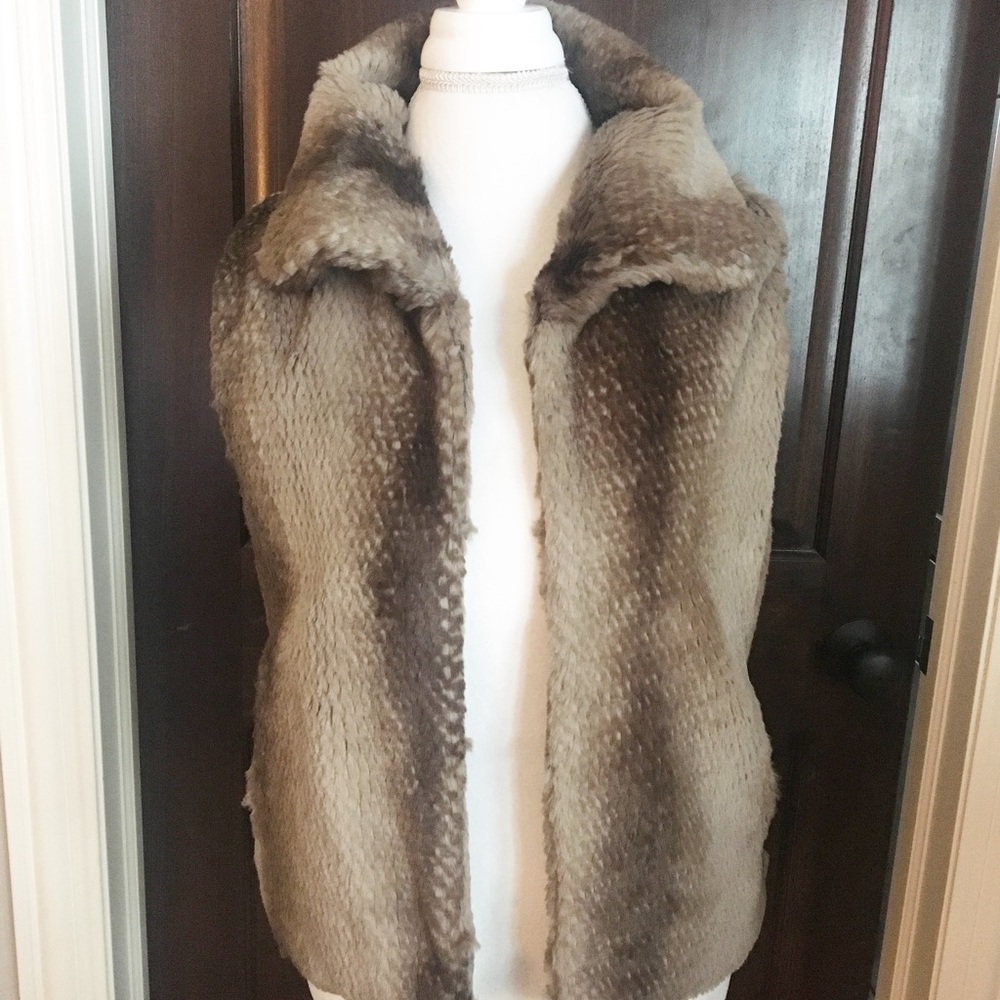 Bloomingdales Aqua Brand Faux Fur Vest  S Neutral